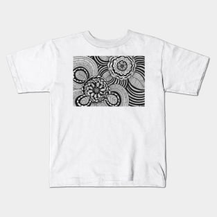 Illustration black and white with curves and flowers inspired by zentangle Kids T-Shirt